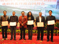 2012年1月11日，协城科技网络公司负责人温生（右侧），参加中山市国学促进会成立大会，成为协会理事。